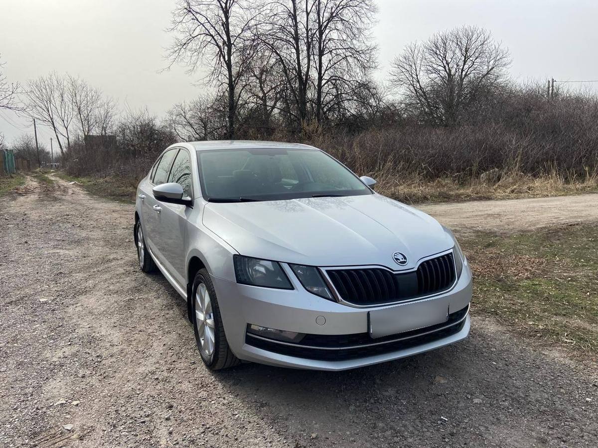 Купить Skoda Octavia III (A7) Рестайлинг лифтбек, 2017 года, цвет: Серый,  за 1780000 руб. в Санкт-Петербурге